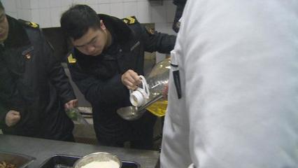 守护舌尖安全，阳新食药监局开展春季校园及周边食品安全专项检查，严把集体用餐配送服务关口