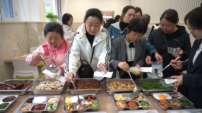 南京一中初中部举办2024-2025学年度学生集体用餐配送单位二次比选