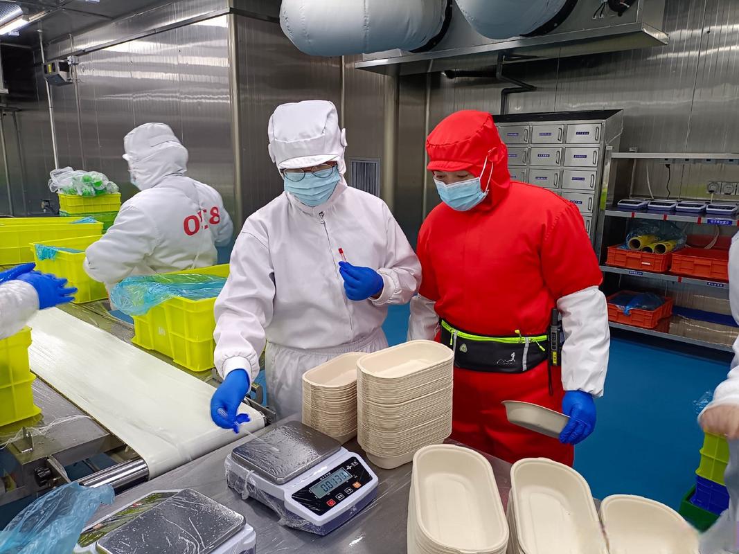 共出动执法人员48人次,检查集体用餐配送企业19家次,重点检查企业疫情